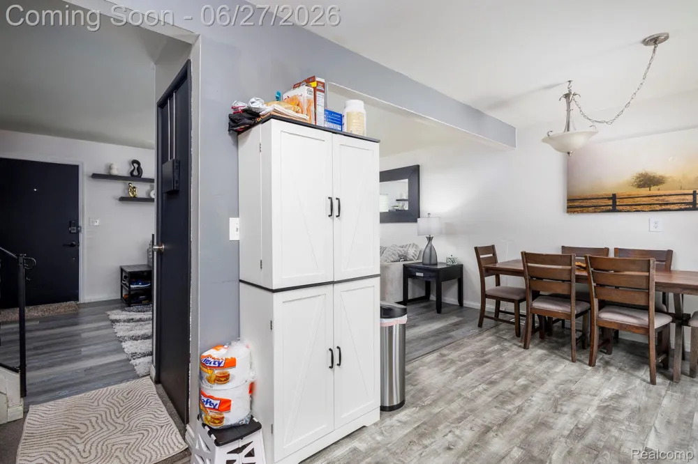 15212 Orchard Court Romulus City, MI 48174