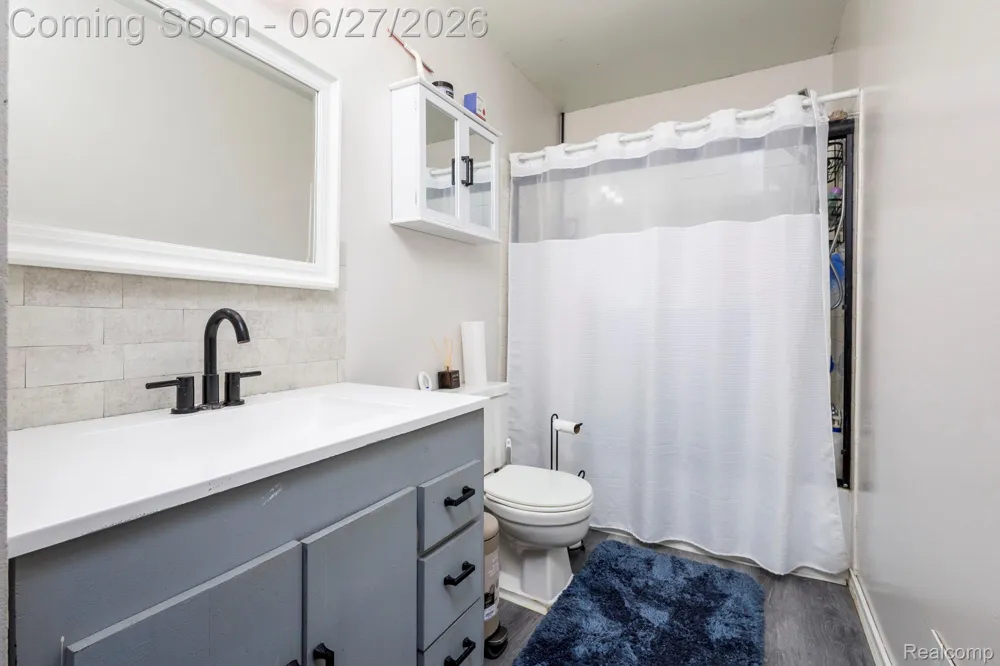 15212 Orchard Court Romulus City, MI 48174