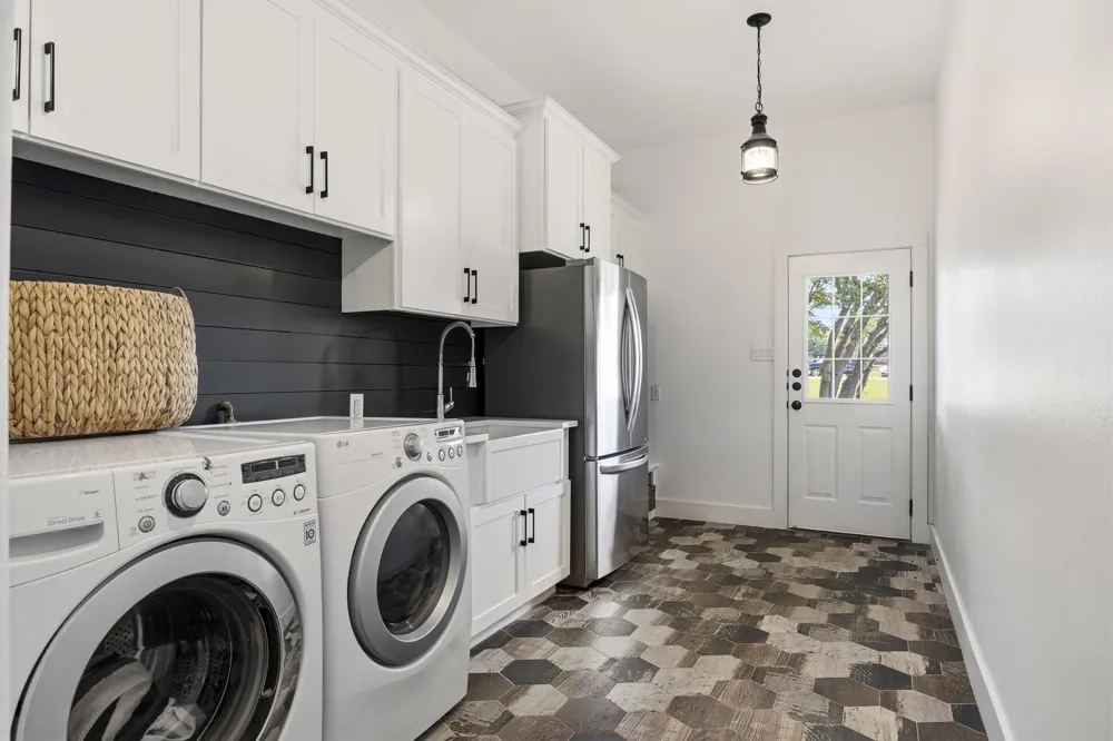140 Vincas Shadow Court Driftwood, TX 78619