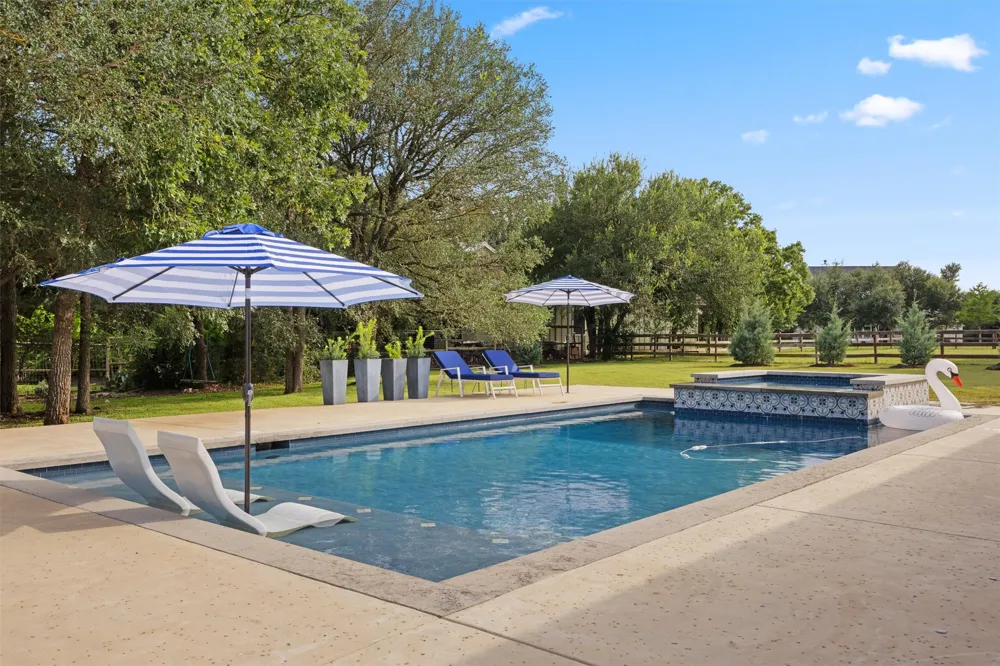 140 Vincas Shadow Court Driftwood, TX 78619