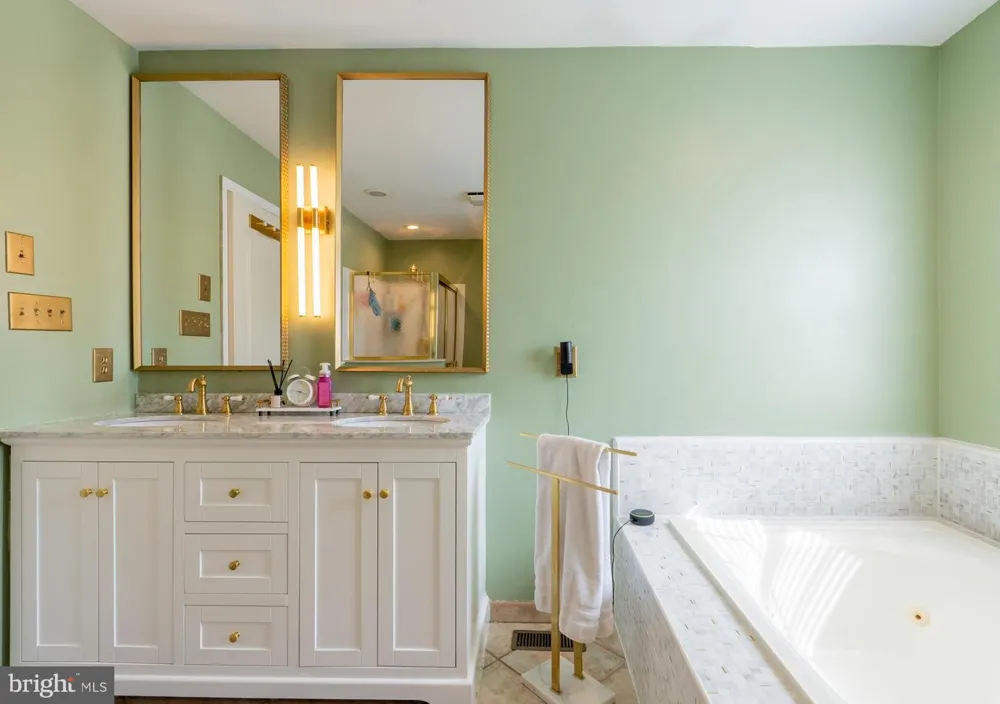 188 ORLANDO DRIVE Sicklerville, NJ 08081