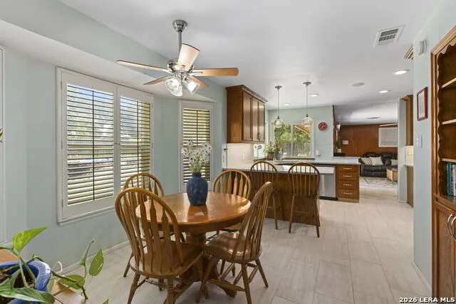 421 Windcrest Dr. Windcrest, TX 78239
