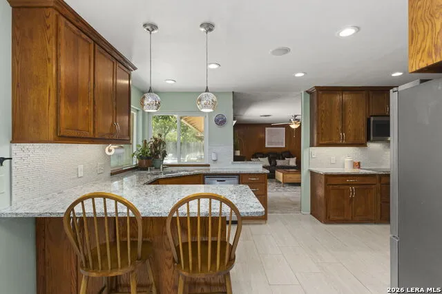 421 Windcrest Dr. Windcrest, TX 78239