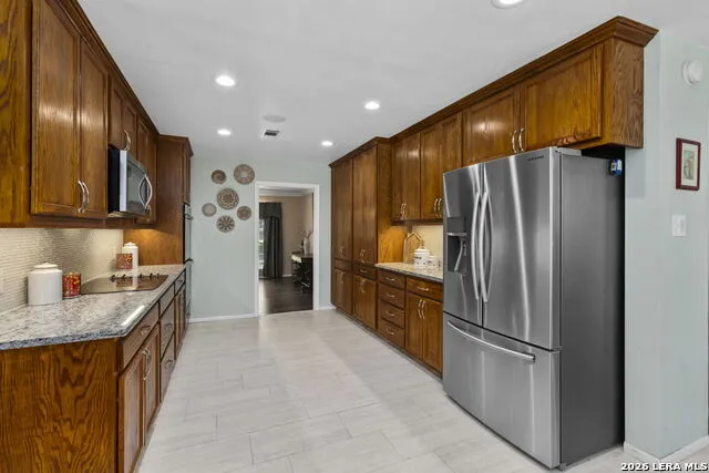 421 Windcrest Dr. Windcrest, TX 78239