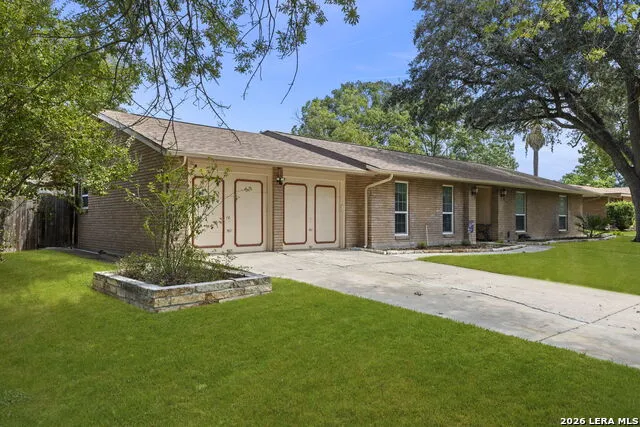 421 Windcrest Dr. Windcrest, TX 78239