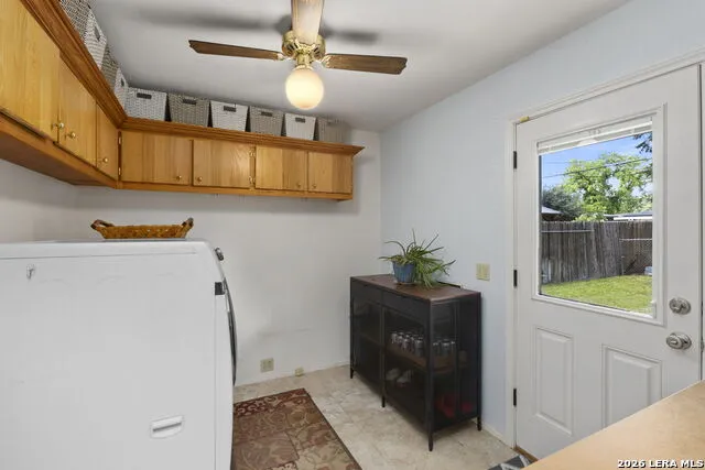 421 Windcrest Dr. Windcrest, TX 78239