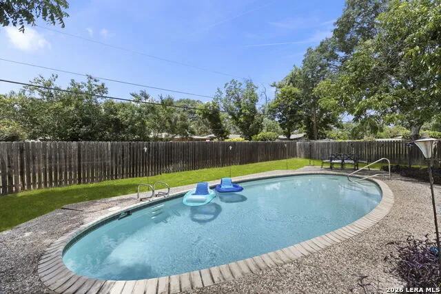 421 Windcrest Dr. Windcrest, TX 78239
