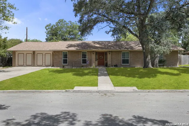421 Windcrest Dr. Windcrest, TX 78239