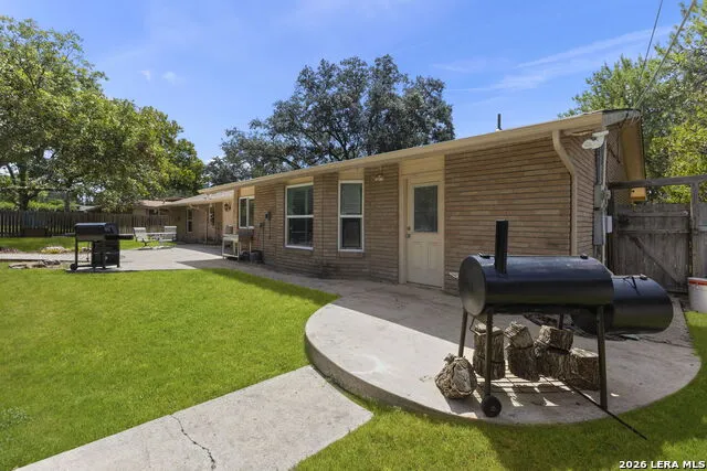 421 Windcrest Dr. Windcrest, TX 78239