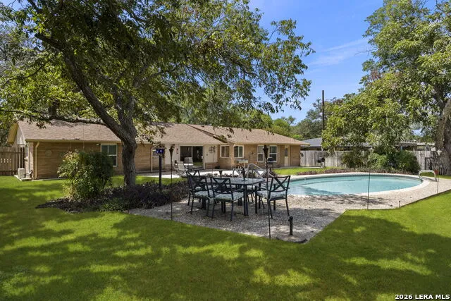 421 Windcrest Dr. Windcrest, TX 78239