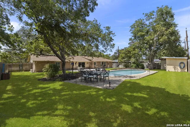 421 Windcrest Dr. Windcrest, TX 78239