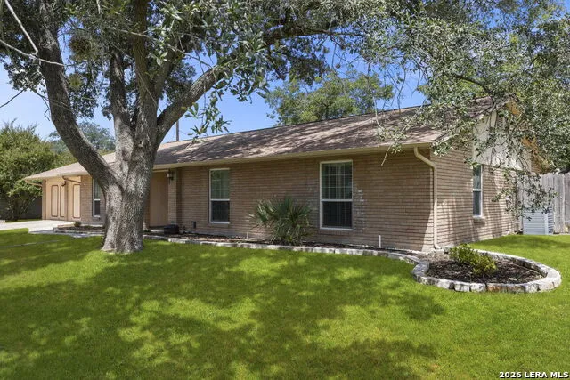 421 Windcrest Dr. Windcrest, TX 78239