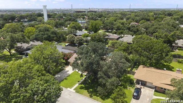 421 Windcrest Dr. Windcrest, TX 78239