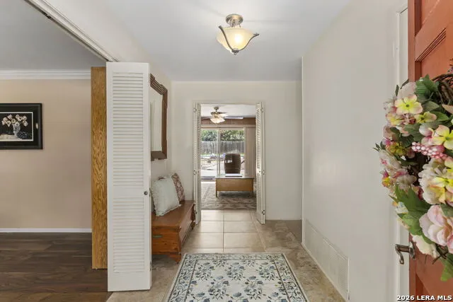 421 Windcrest Dr. Windcrest, TX 78239