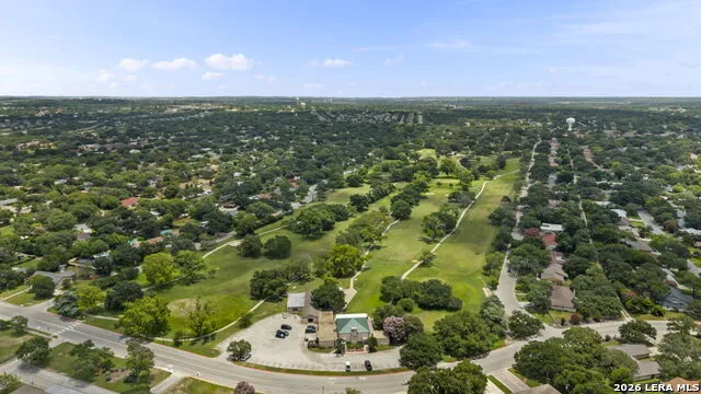 421 Windcrest Dr. Windcrest, TX 78239