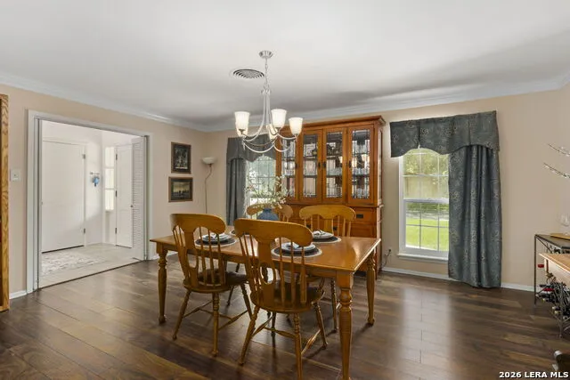 421 Windcrest Dr. Windcrest, TX 78239