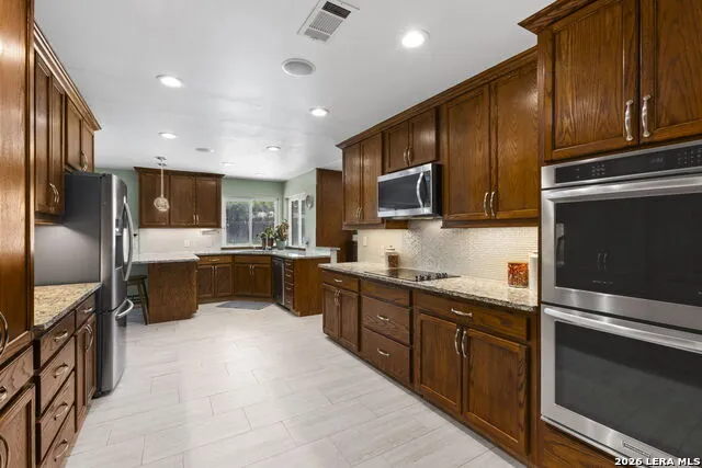 421 Windcrest Dr. Windcrest, TX 78239