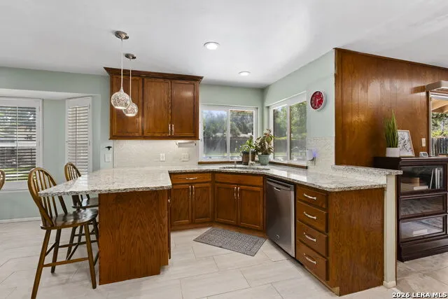 421 Windcrest Dr. Windcrest, TX 78239