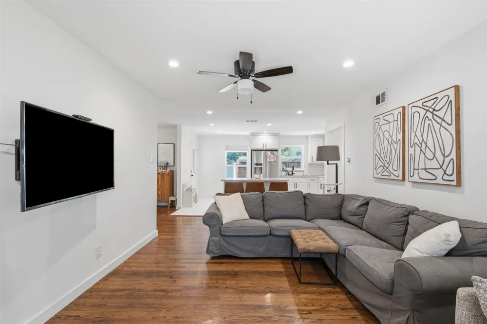 2903 Healey Drive Dallas, TX 75228