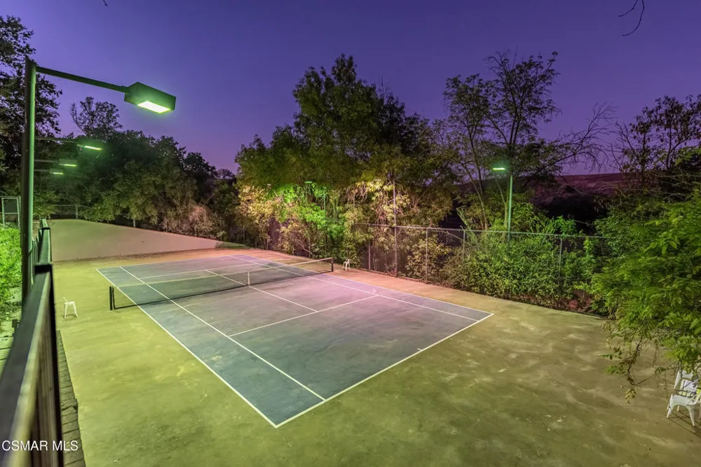 5676 Colodny Drive Agoura Hills, CA 91301