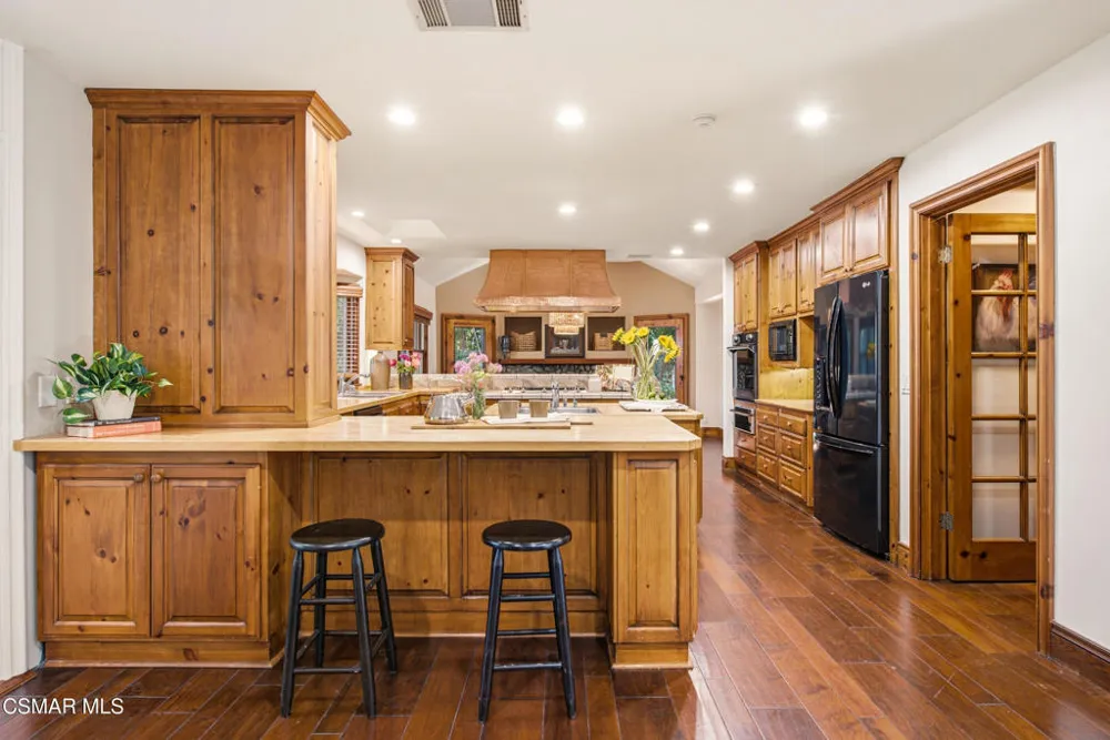 5676 Colodny Drive Agoura Hills, CA 91301