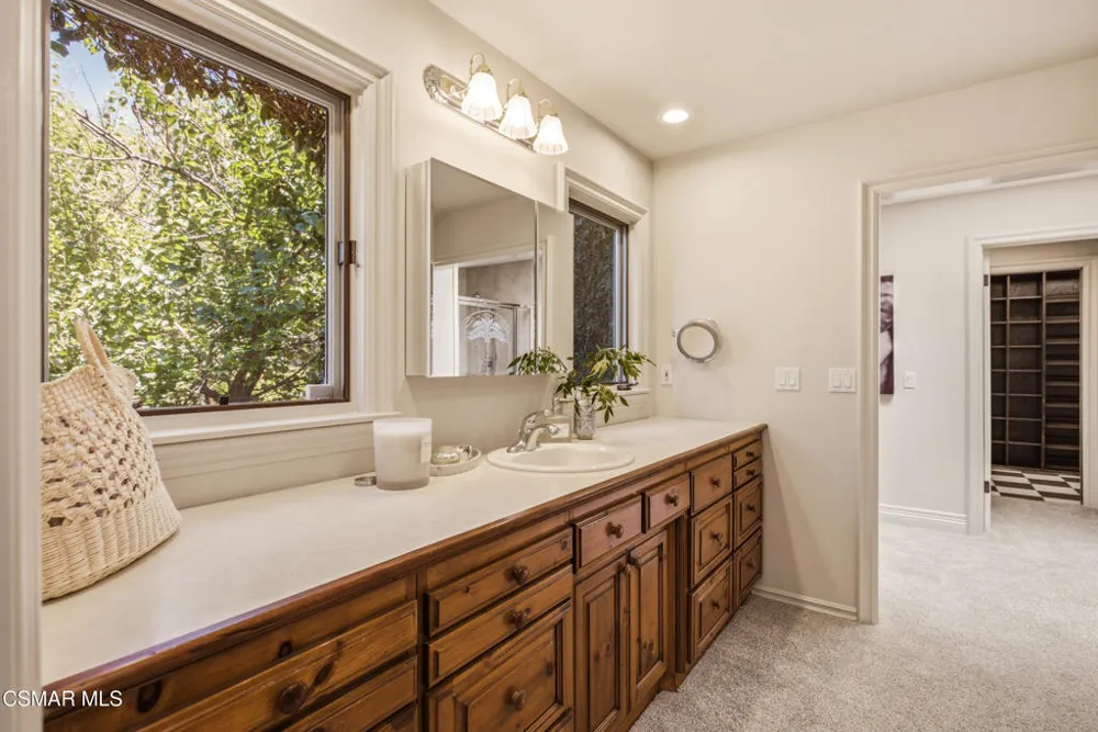 5676 Colodny Drive Agoura Hills, CA 91301
