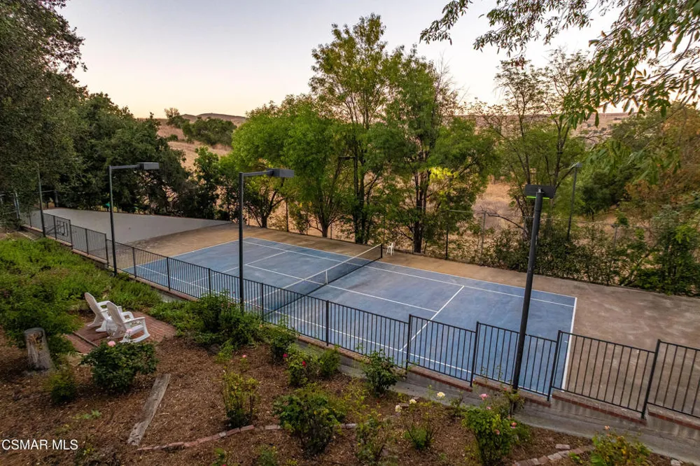 5676 Colodny Drive Agoura Hills, CA 91301