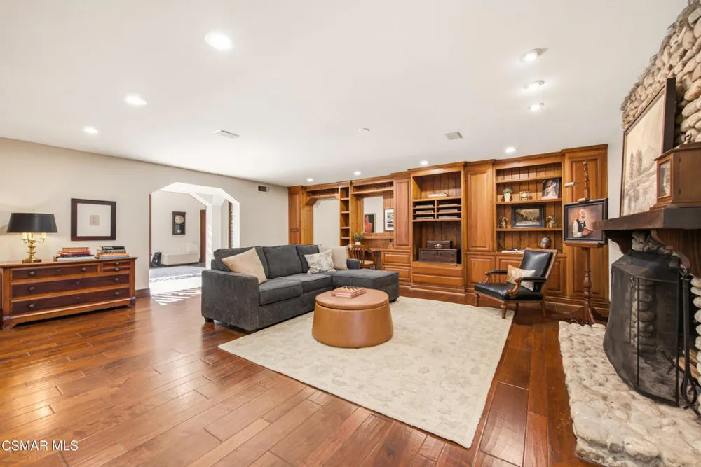 5676 Colodny Drive Agoura Hills, CA 91301