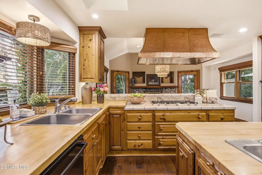 5676 Colodny Drive Agoura Hills, CA 91301