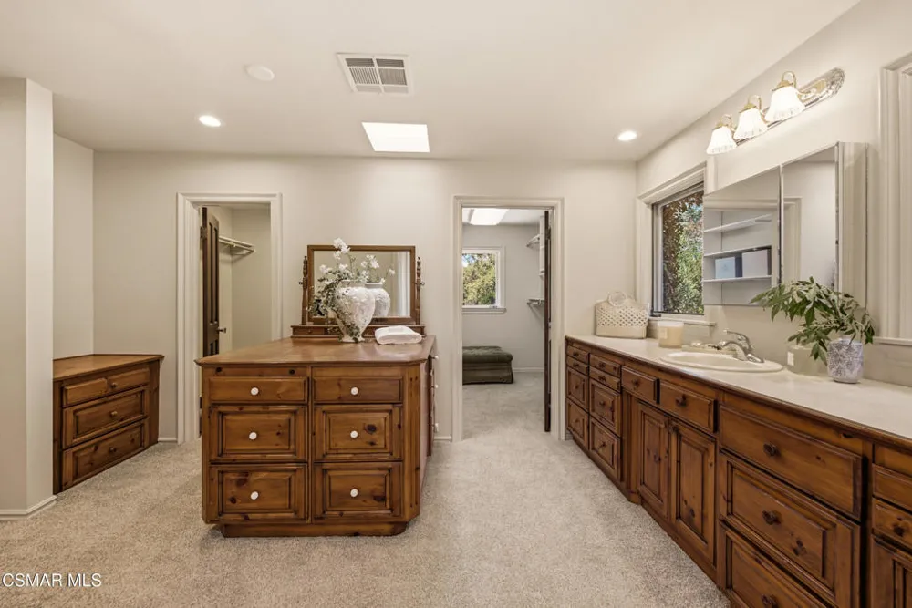 5676 Colodny Drive Agoura Hills, CA 91301
