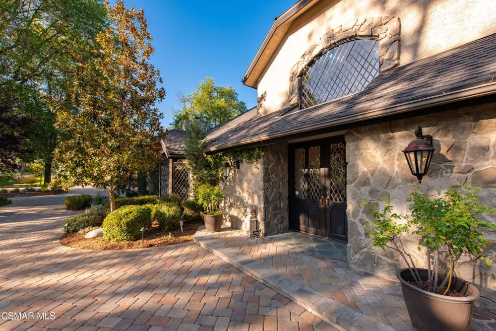 5676 Colodny Drive Agoura Hills, CA 91301