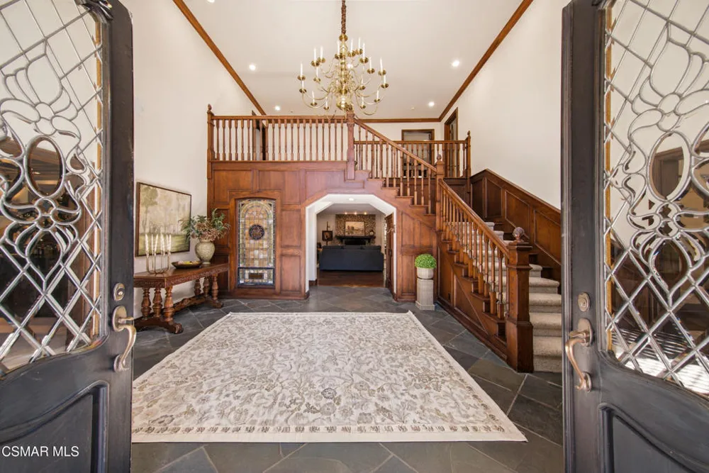 5676 Colodny Drive Agoura Hills, CA 91301