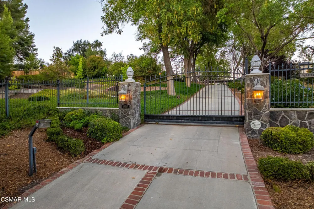 5676 Colodny Drive Agoura Hills, CA 91301