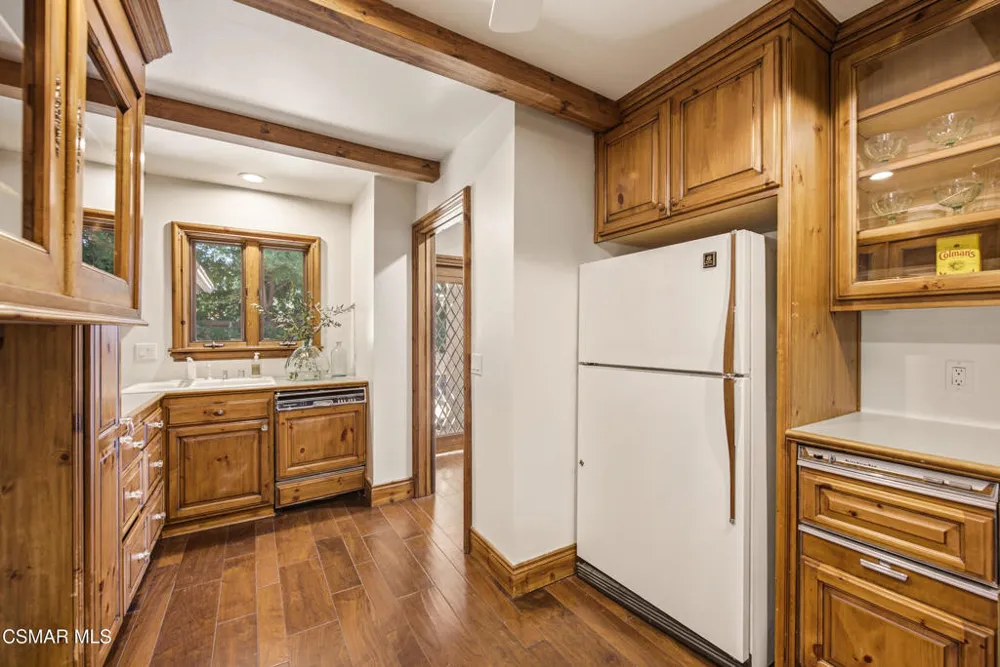 5676 Colodny Drive Agoura Hills, CA 91301