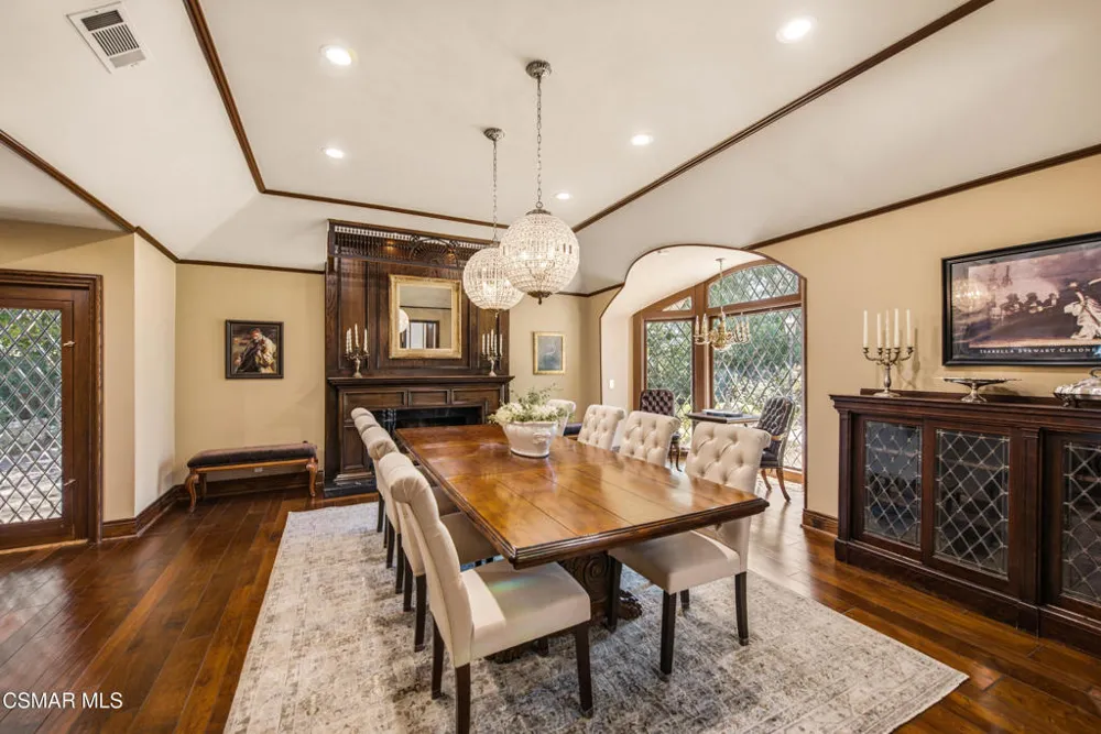 5676 Colodny Drive Agoura Hills, CA 91301