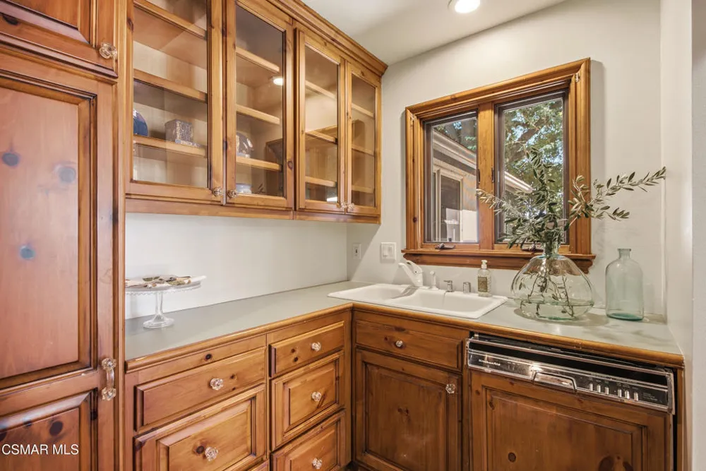 5676 Colodny Drive Agoura Hills, CA 91301