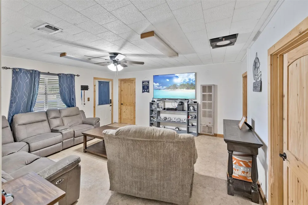 506 Pear Street Edna, TX 77957