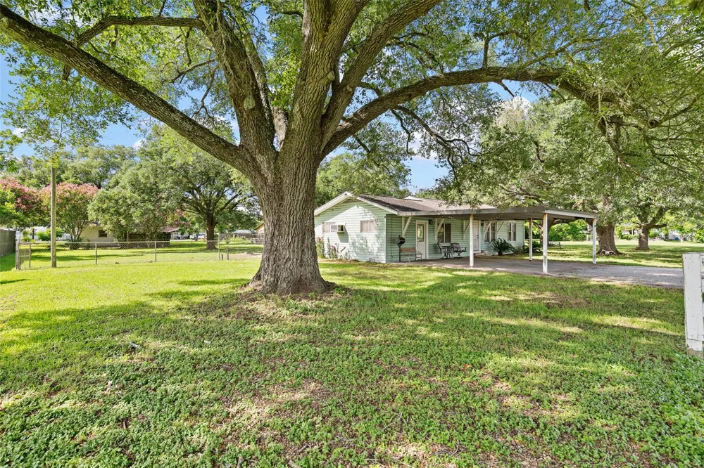 506 Pear Street Edna, TX 77957