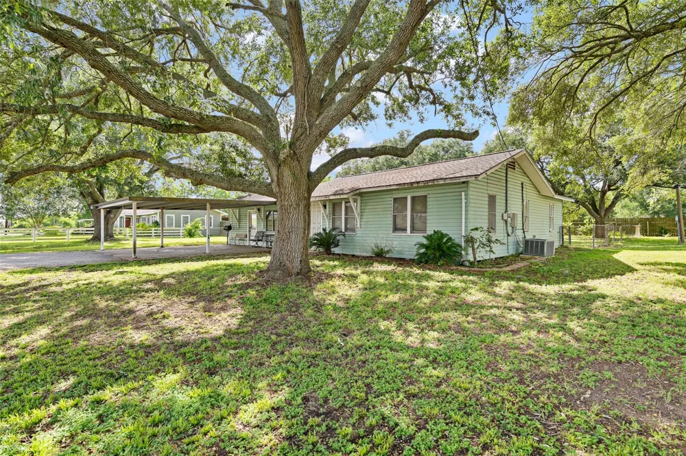 506 Pear Street Edna, TX 77957
