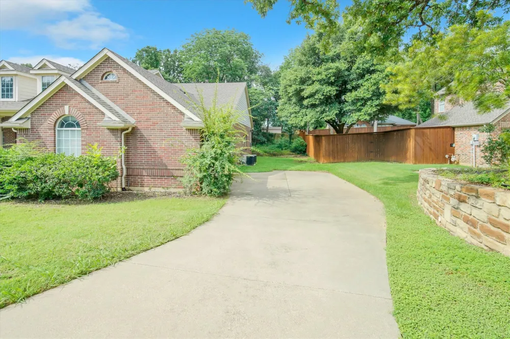1918 Bridgestone Drive Corinth, TX 76210