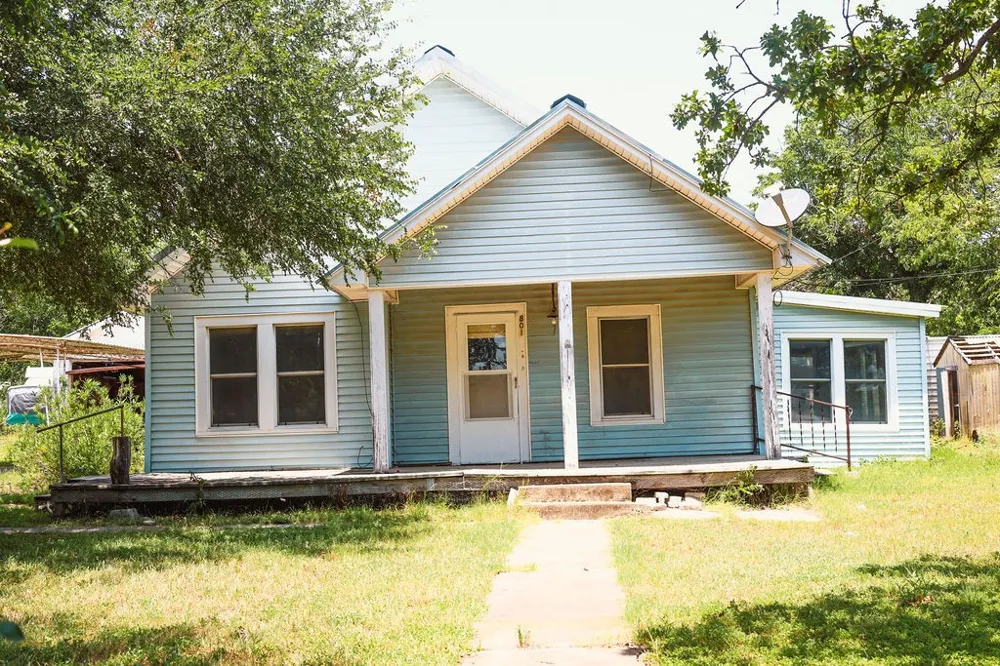 801 E Walcott Avenue Comanche, TX 76442