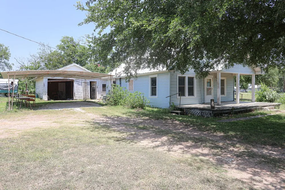 801 E Walcott Avenue Comanche, TX 76442