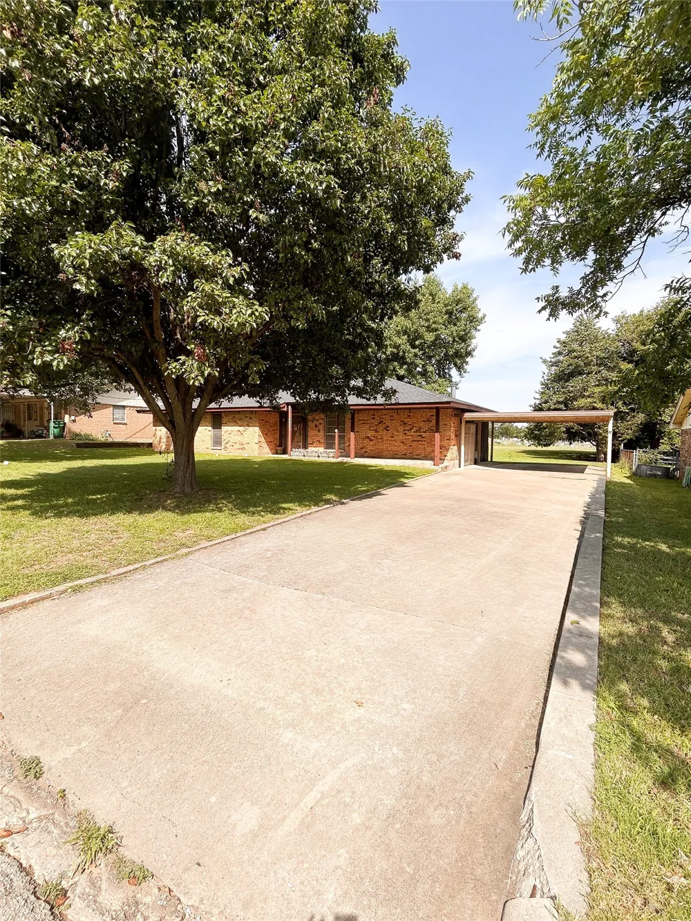 906 Zahara Street Bowie, TX 76230