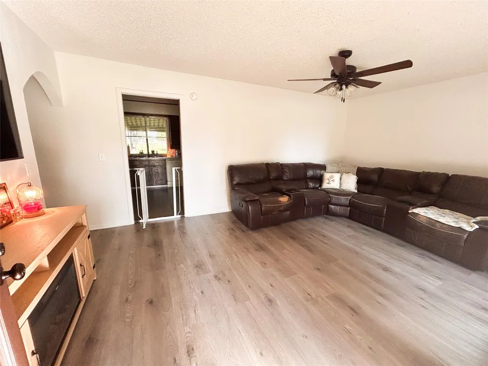 906 Zahara Street Bowie, TX 76230