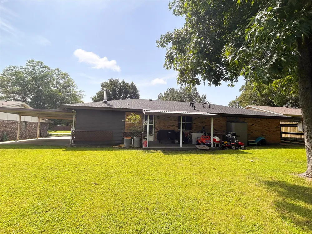 906 Zahara Street Bowie, TX 76230