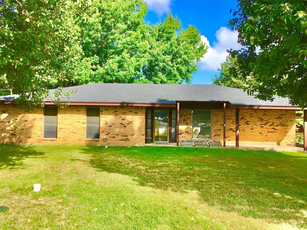 906 Zahara Street Bowie, TX 76230