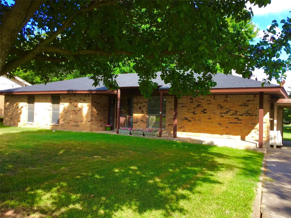 906 Zahara Street Bowie, TX 76230