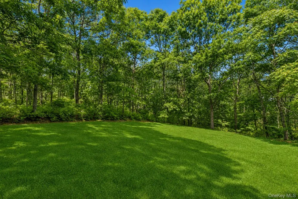17 Squires Boulevard Hampton Bays, NY 11946