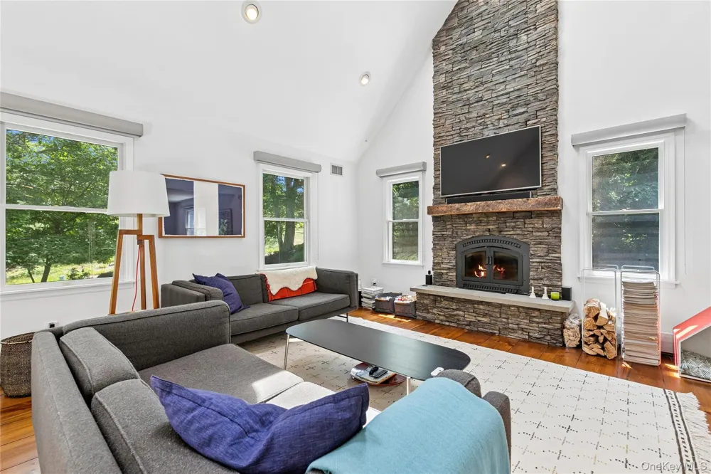 17 Squires Boulevard Hampton Bays, NY 11946