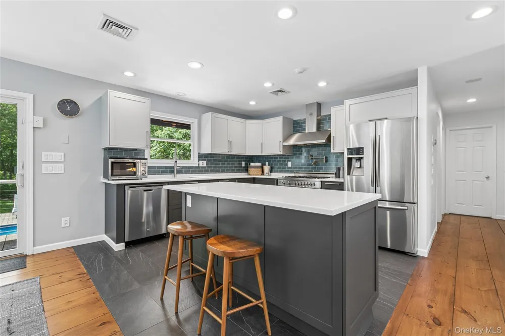17 Squires Boulevard Hampton Bays, NY 11946